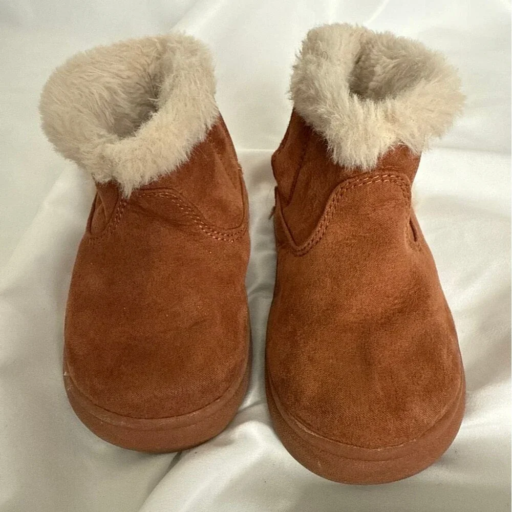 OshKosh B'gosh Cleopatra Tan Faux Fur Toddler Boots Size 8